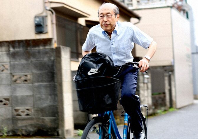 自転車に乗る人